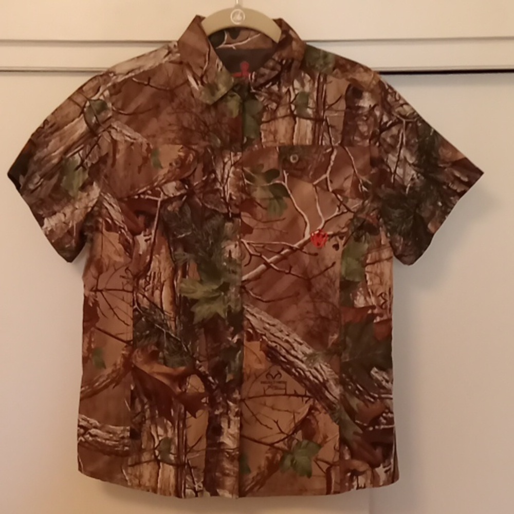 Game Winner Ladies Camo Shirt  S